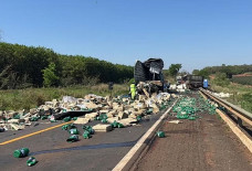 Colisão frontal mata caminhoneiros de 31 e 58 anos na BR-158