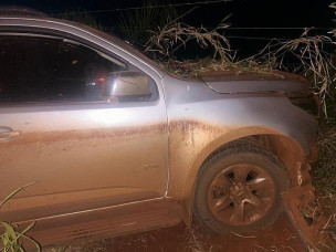 Caminhonete é furtada de sítio e acidente ajuda polícia a prender suspeito