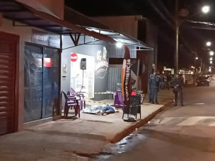 Homem de 61 anos é morto por pelo menos 3 tiros em conveniência