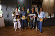 Marçal recebe campeão de karatê e organizadores de estadual de basquete