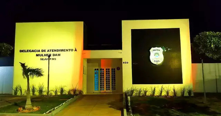 Garoto de 14 anos chama a polícia após pai agredir e ameaçar matar a mãe
