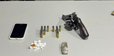 Jovem é preso com revólver, munições e porções de cocaína em Dourados