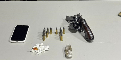Jovem é preso com revólver, munições e porções de cocaína em Dourados