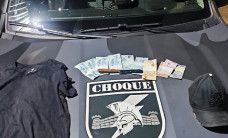 Suspeito confessa roubo a farmácia após ser flagrado trocando de roupa