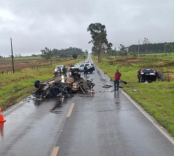 Casal morto em acidente na fronteira era do Paraná; 3 pessoas estão feridas