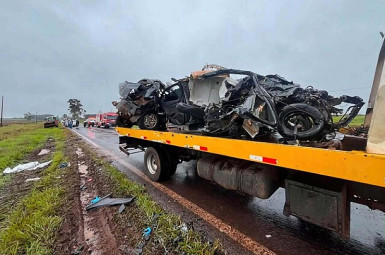 Caminhonete envolvida em acidente com 2 mortes era conduzida por ex-vice-prefeito