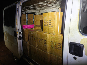 Dupla é flagrada com veículo "lotado" com mercadorias paraguaias na fronteira