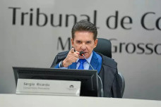 Polícia Federal cumpre mandados em MS em operação que prendeu presidente do TCE de MT
