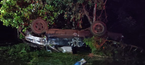 Jovem morre após perder controle de camionete e bater em árvores em Itaporã