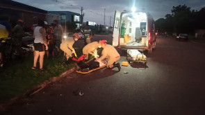 Após perder controle de moto, homem bate em canteiro central e fica em estado grave