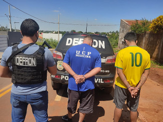 'Tubarão' (o de azul) preso ontem, em Ponta Porã; Foto: Divulgação/Defron