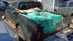 Defron prende 4 homens após 'estourar' deposito de droga em Paranhos