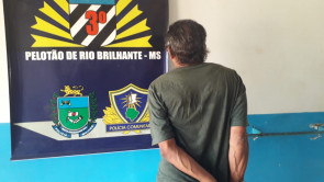 Após ameaças, homem é morto com 5 facadas e PM prende acusado fugindo de bicicleta