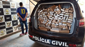 Defron fecha depósito de droga no Jardim Guaicurus; um homem é preso