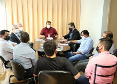 Presidente Laudir Munaretto e vereadores receberam representantes de lojas maçônicas para café da manhã; Foto: Valdenir Rodrigues/CMD