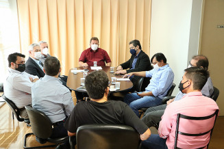 Presidente Laudir Munaretto e vereadores receberam representantes de lojas maçônicas para café da manhã; Foto: Valdenir Rodrigues/CMD