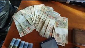 Defron apreende 350kg de maconha, espingarda e dinheiro em Ponta Porã; 3 são presos