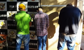 Defron apreende 350kg de maconha, espingarda e dinheiro em Ponta Porã; 3 são presos