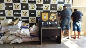 Traficantes são presos com bebidas que compraram para comemorar venda de drogas em Ivinhema