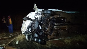 Acidente entre uma Van e carro de passeio mata duas universitárias e deixa 6 feridos em Itaporã