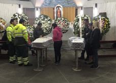 Corpos do casal Yago Mange e Camilla Rodrigues são velados em Cubatão (SP) — Foto: Solange Freitas/G1