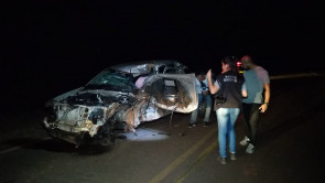 Homem morre depois de bater camionete em caminhão carregado de bebida em Itaporã