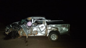 Homem morre depois de bater camionete em caminhão carregado de bebida em Itaporã