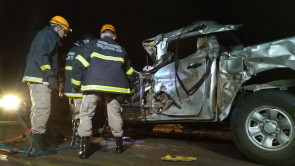 Homem morre depois de bater camionete em caminhão carregado de bebida em Itaporã