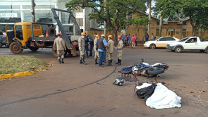 Acidente entre moto e caminhão mata jovem de 22 anos em Dourados