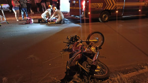 Jovem de moto morre após atravessar preferencial e bater contra um carro em Dourados