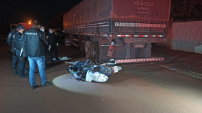 Polícia Civil identifica motociclista que morreu após bater em carreta parada em Dourados