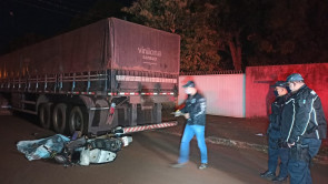 Polícia Civil identifica motociclista que morreu após bater em carreta parada em Dourados
