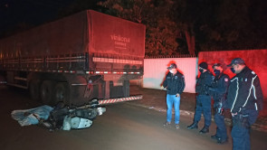 Polícia Civil identifica motociclista que morreu após bater em carreta parada em Dourados