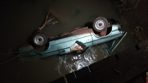 Carro cai em córrego próximo de Vila Vargas e mata uma pessoa e deixa 4 feridos