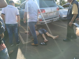 Ex-policial é executado com tiros de fuzil e pistola no estacionamento do Shopping China