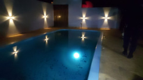 GM e PM acabam com festa clandestina e apreendem revólver, bebida e iluminação em Dourados