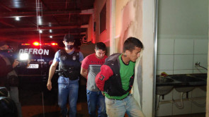 Defron apreende 480 quilos de drogas na fronteira e 2 homens são presos