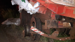 Veículo da secretaria de saúde pega fogo após bater em caminhão e quatro mulheres morrem carbonizadas