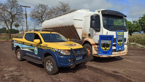 PMR apreende caminhão de ração com 8 toneladas de maconha em Dourados