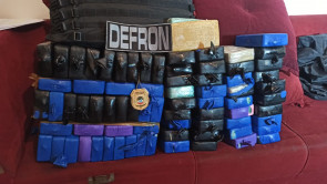 Defron apreende 76 tabletes de pasta base de cocaína no Campo Dourado