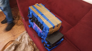 Defron apreende 76 tabletes de pasta base de cocaína no Campo Dourado