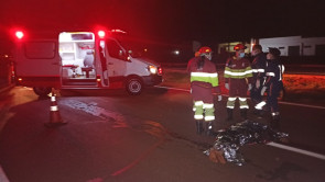 Homem morre ao ser atropelado por carro e moto na BR-163