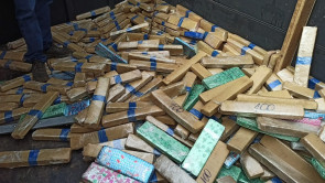 Em ‘lua de mel’, casal é preso com mais de 1 tonelada de maconha na BR-463