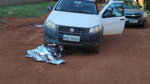 Homem deita no meio da rua e morre após carro passar em cima