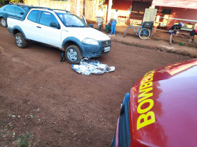 Homem deita no meio da rua e morre após carro passar em cima