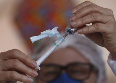 Vacinados contra a covid-19 com duas doses são 25% do público alvo; Foto: Agência Brasil