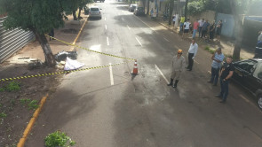 Pedreiro morre depois de bater moto contra uma árvore em Dourados