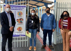 Promotor Luiz Gustavo Terçariol em visita à Escola Municipal Lóide Bonfim de Andrade; Foto: Divulgação/Assecom