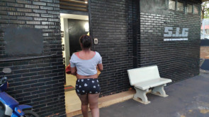 SIG prende mulher que vendia drogas até no cartão de crédito e débito