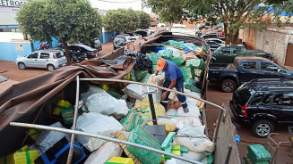 Droga está sendo descarregada na sede da Defron; Fotos: Sidnei Bronka/Ligado Na Notícia